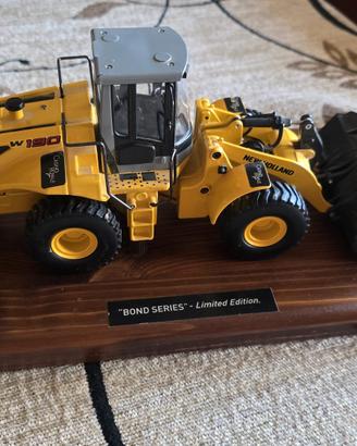 Modellino New Holland - Edizione Limitata Bond 