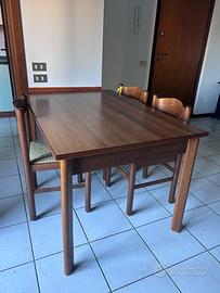 Tavolo estendibile con 4 sedie