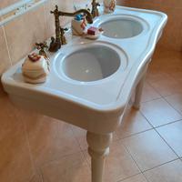 lavabo e sanitari Cesame con rubinetteria