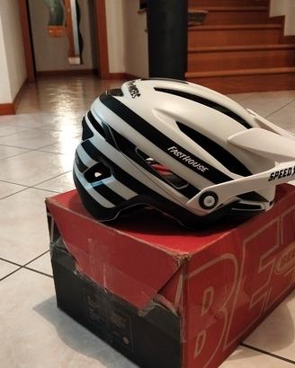 Casco bici Bell con attacco go-pro e mips