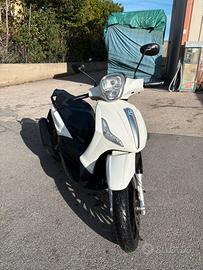 Beverly 300
