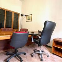 Stock mobili in legno massello di noce