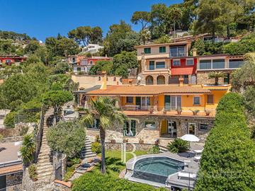 Villa di 285 m² con più di 5 locali e box auto dop