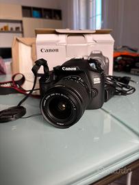 Macchina fotografica CANON EOS 2000D