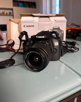 Macchina fotografica CANON EOS 2000D