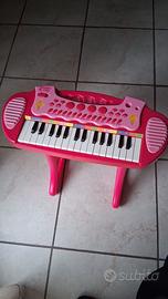 Giocattoli e zaino come da foto.