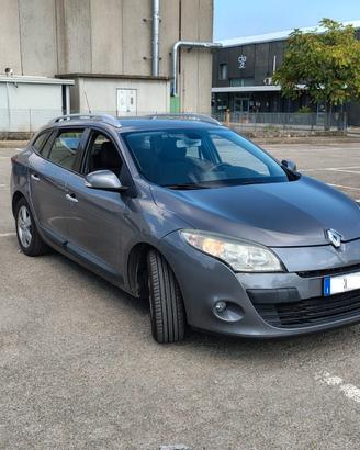 RENAULT MEGANE III  -- 2010 SPORTOUR