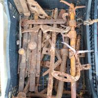 Ferri vecchi per porte