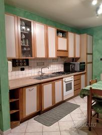 Cucina legno massello e laminato + tavolo e sedie