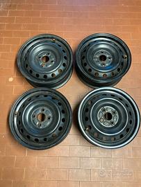 Set 4 cerchi in ferro R15 Yaris Sol 2006