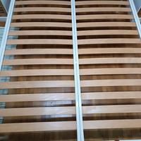 Doga in legno per letto matrimoniale.