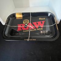 Vassoio RAW per Rollare in metallo Black Medium