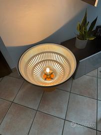 Lampada di design artigianale con tavolino