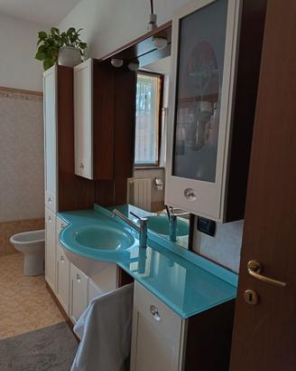 Mobile bagno con top verde acqua molto capiente