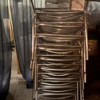 Stock Sedie di plastica e alluminio