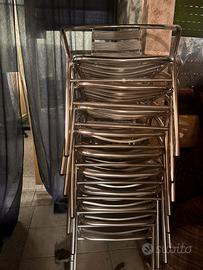 Stock Sedie di plastica e alluminio