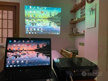 Computer HP e Proiettore Acer