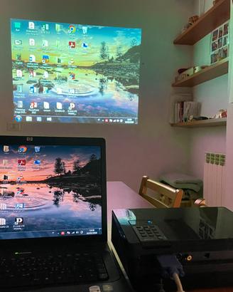 Computer HP e Proiettore Acer
