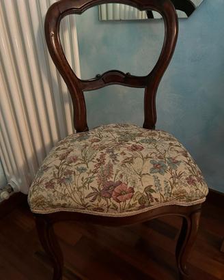 Sedia vintage in legno e tessuro floreale