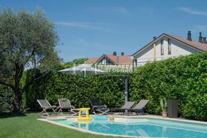 VILLA BIFAMILIARE CON PISCINA