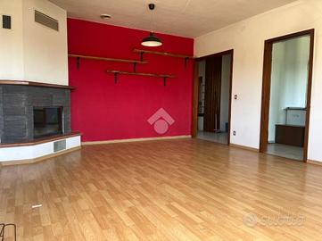 3 LOCALI A REANA DEL ROJALE