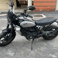 Ducati scrambler incon 2023 depotenzata per A2