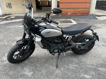 Ducati scrambler incon 2023 depotenzata per A2