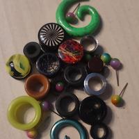 Lotto orecchini e dilatatori