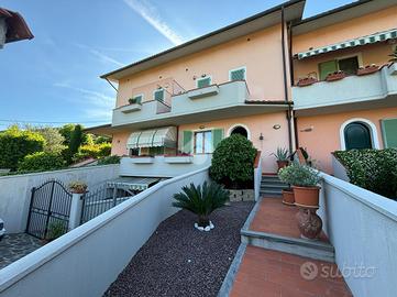 VILLA A SCHIERA A QUARRATA