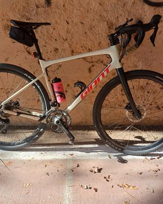 Giant gravel al carbonio