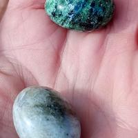 Pietre a forma di uovo