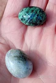 Pietre a forma di uovo