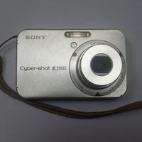 Fotocamera digit compatta SONY + accessori vari