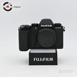 Fujifilm X-S10 Body 7.366 Scatti