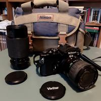 Nikon FM nera con due obiettivi e borsa originale