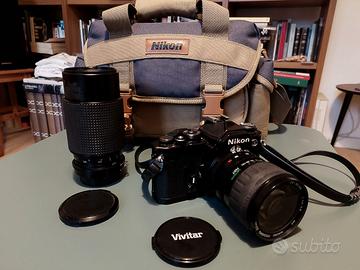 Nikon FM nera con due obiettivi e borsa originale