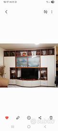 Mobile soggiorno moderno con porta TV e vetrine