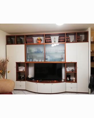 Mobile soggiorno moderno con porta TV e vetrine