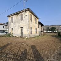 Immobile da ristrutturare con terrendo edificabile