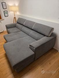 Divano Settebello Beth grigio con chaise longue