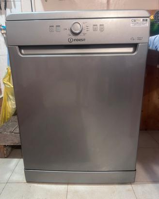 Lavastoviglie Indesit