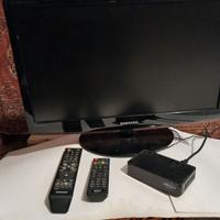 Televisore Samsung con decoder e telecomandi