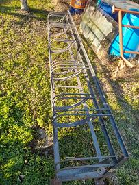 portabiciclette ferro con zanche ancoraggio