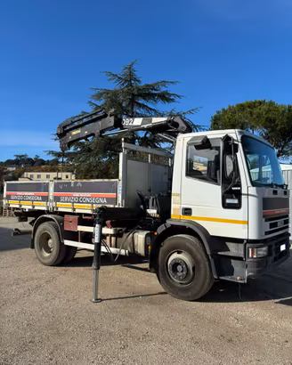 Iveco 150 con gru Hiab e radiocomando