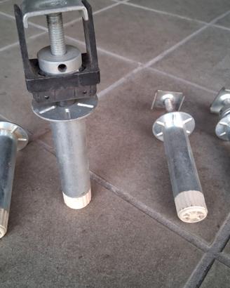 4 Gambe Regolabili in Acciaio per Mobile/Scaffale