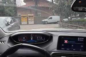 PEUGEOT 3008 BlueHDi 130 S&S EAT8 Business