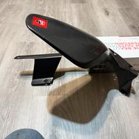 Parafango Ducati in carbonio per V4s