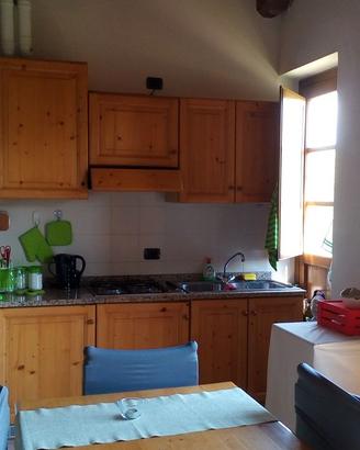 Mobili camera  e cucina biancheria e accessori