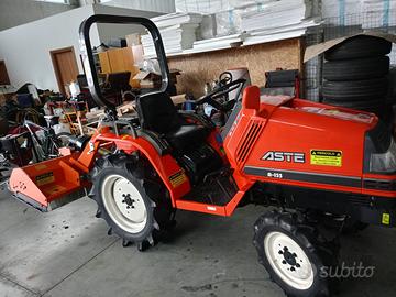 Trattorino kubota con trincia