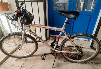 bicicletta Mountain bike cambio e freni Shimano